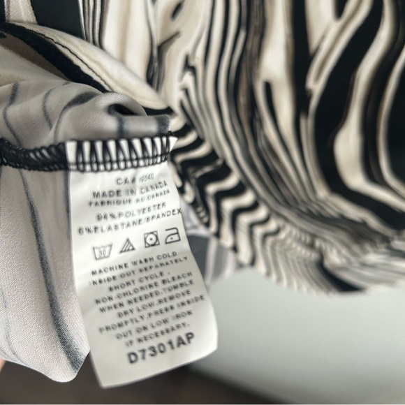 ๐2 for $15๐ Square-necked Patterned Summer Blouse - Picture 3 of 4